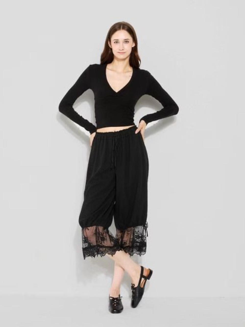 NWT Black Lace-Hem Cropped Bloomer Pants